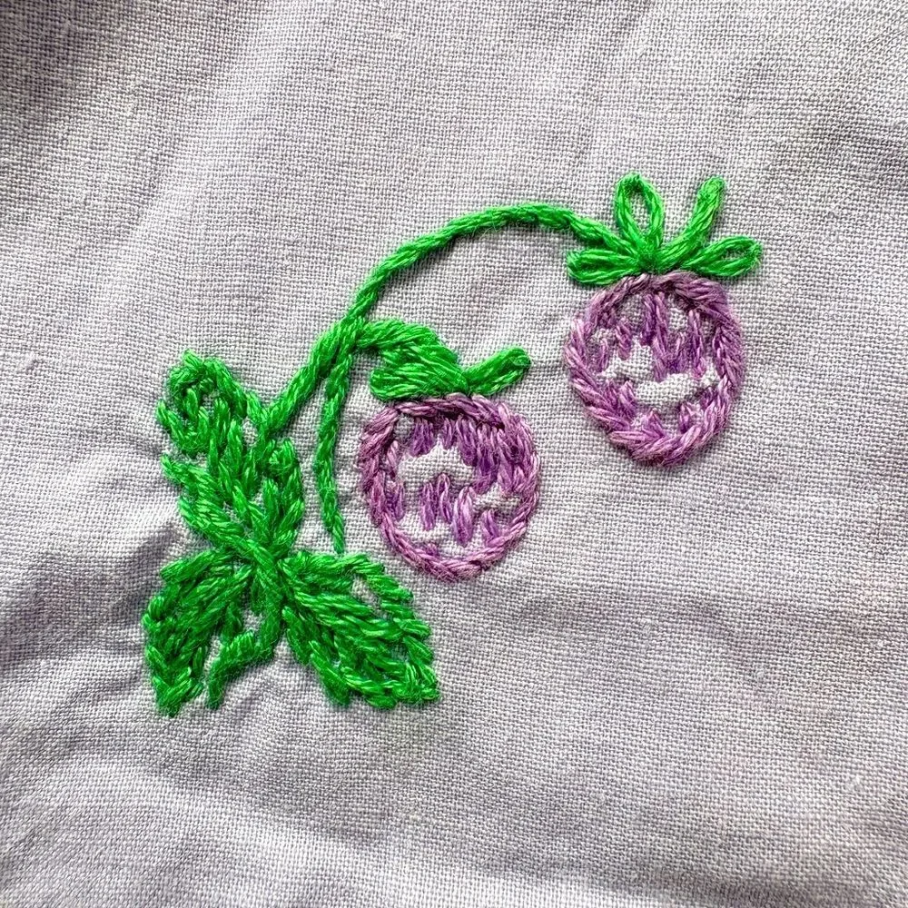 51” Apron Vintage Cottagecore MCM Floral Embroidered Berries
